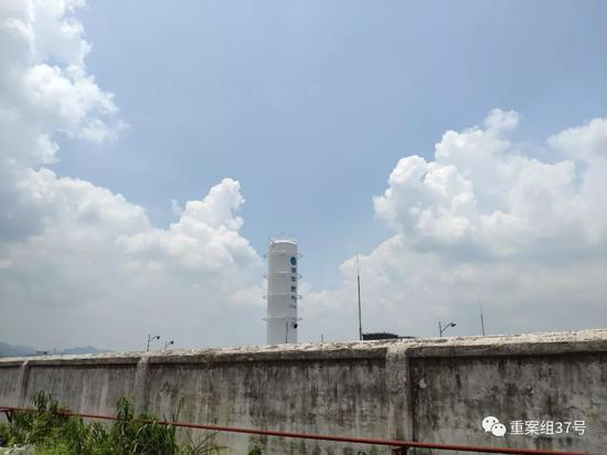 ▲与江西康顺仅一墙之隔的修水港华燃气站。新京报记者卢通&nbsp;摄