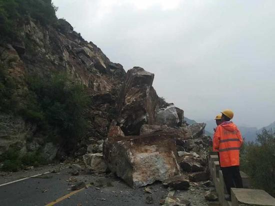  塌方现场 房山公路分局供图