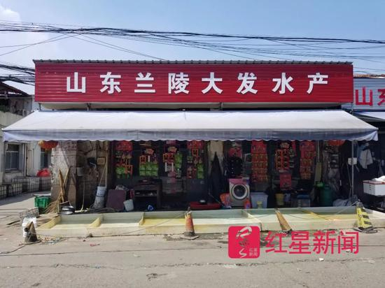▲“杀鱼弟”家的店铺 &nbsp;图片来源：红星新闻