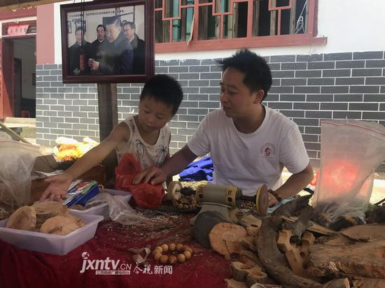 回乡创业的左春仁