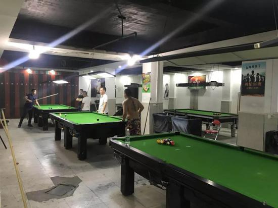 上高县尊爵台球馆内，万晓智曾是这里的老板，况玉林生前经常来这里打台球。&nbsp;新京报记者秦宽 摄