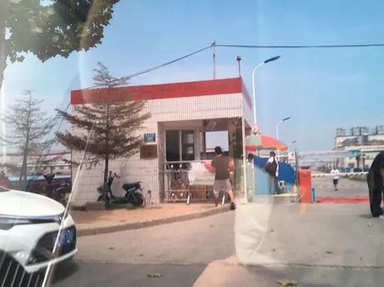  郑州双汇屠宰厂南门。