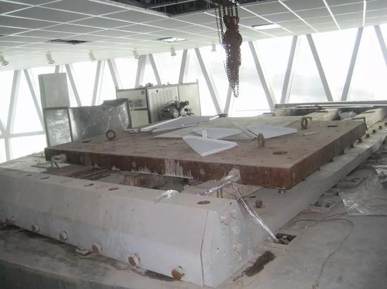  ▲广州塔减震系统施工现场