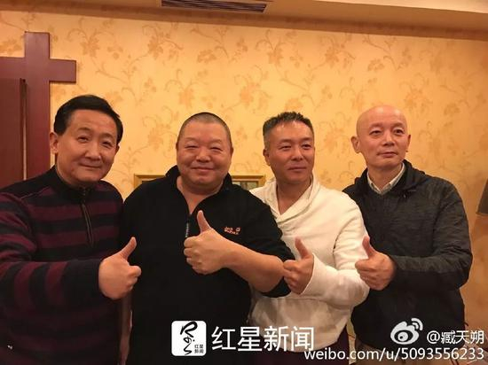 ▲2017年，臧天朔和老友梁天、谢园、葛优的合影 &nbsp;&nbsp;图据臧天朔微博