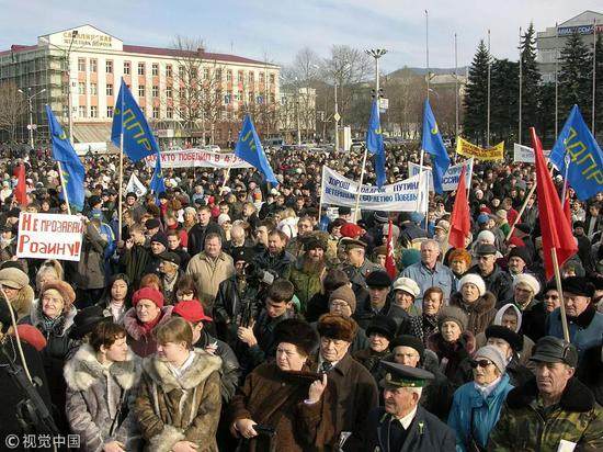  ▲俄罗斯民众抗议归还日本四岛（图源：视觉中国）