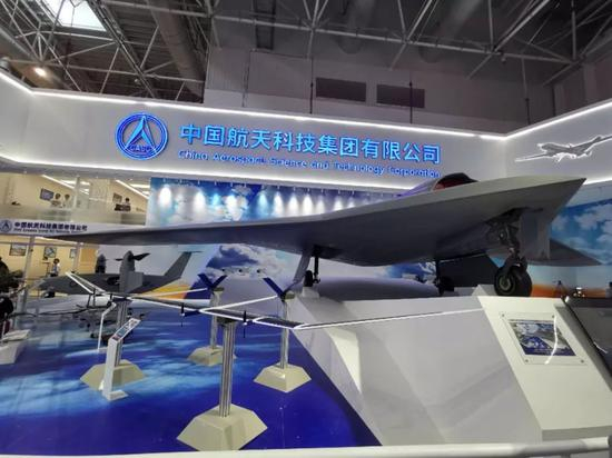  ▲亮相珠海航展的彩虹-7型高空长航时隐身无人战机全尺寸样机。