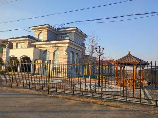 束昱辉家的别墅。摄影：李秀芝