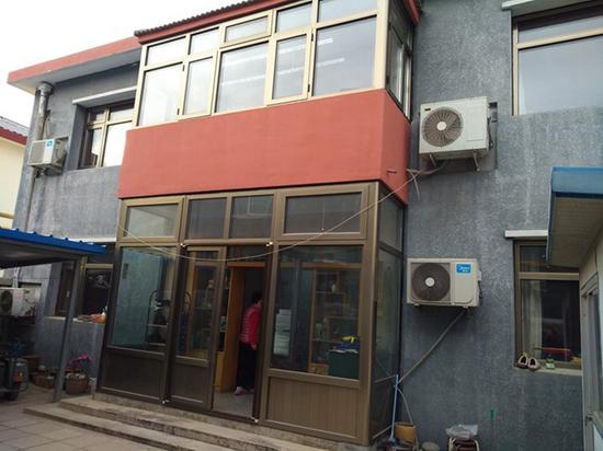 村民们住上了二层小楼温馨舒适