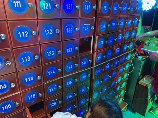 游船上的抽奖箱