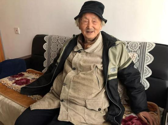 王肃中在家中。新京报记者杜雯雯&nbsp;摄