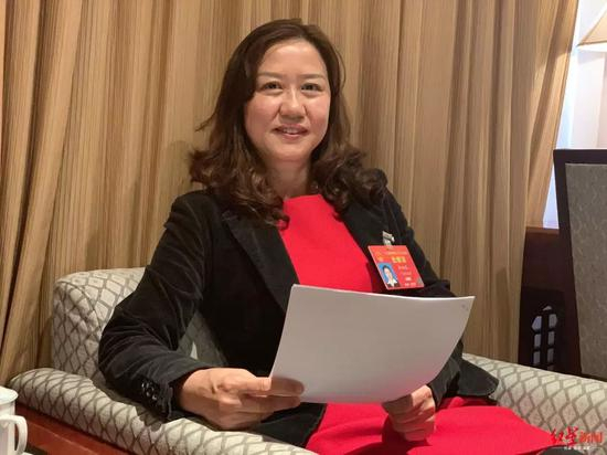  全国人大代表、广东省惠州市政府副秘书长黄细花&nbsp;蒋伊晋摄