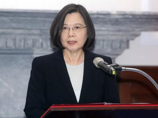  蔡英文对解放军战机越过所谓的“海峡中线”做出回应（图源：台湾“中央社”）