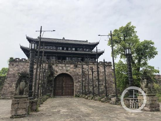 ▲曾经的广安红色影视城门可罗雀，只剩下冷清与孤寂。摄影/上游新闻记者 胡磊？