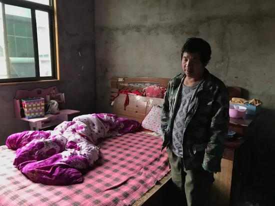 窦师傅女儿的卧室，一直没有粉刷过墙面。新京报记者祖一飞&nbsp;摄