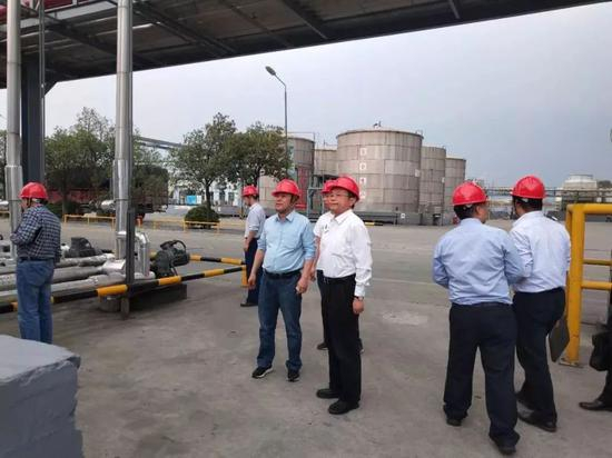  ▲市委常委、常务副市长金健宏率队赴淀山湖镇旭川化学有限公司检查安全生产工作