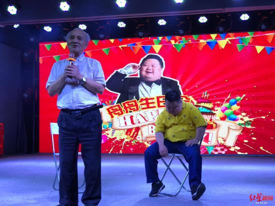 ▲胡厚培和舟舟 潘俊文摄