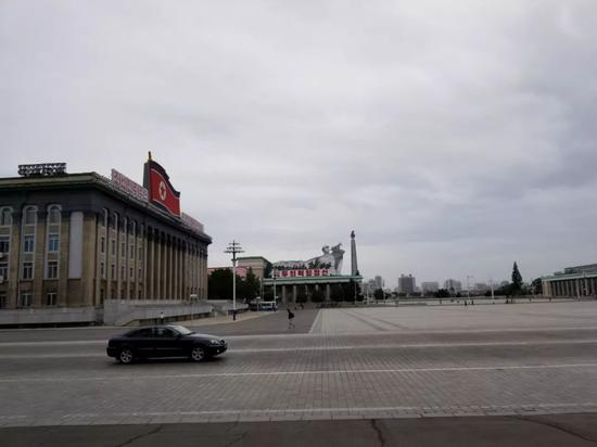  平壤金日成广场&nbsp; 摄/谢戎彬