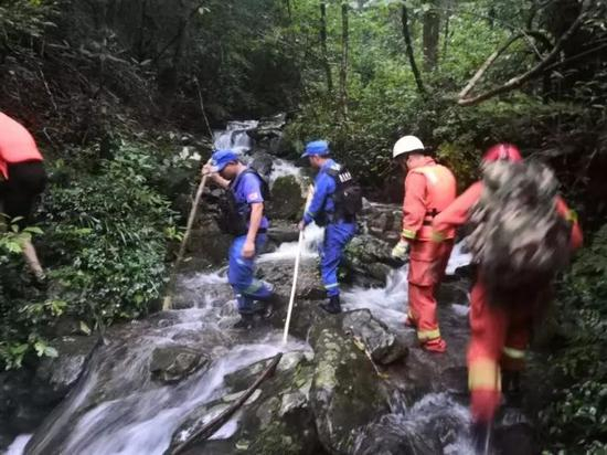  ▷强降雨后当地水势猛涨