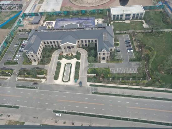 涉事占地30余亩的违法建筑。 受访者供图