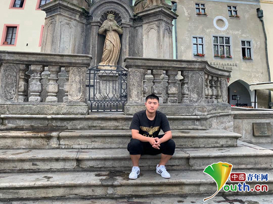 周浩在捷克的克鲁姆洛夫小镇。本人供图