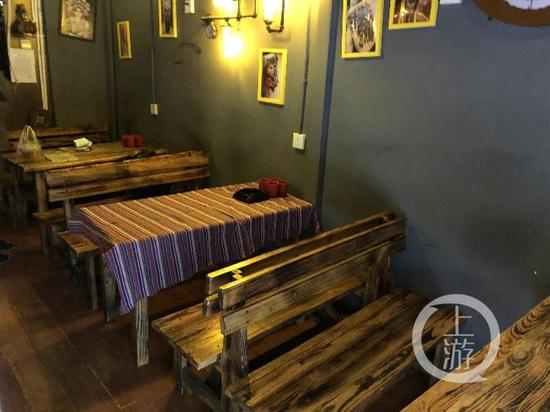 ▲9月8日晚23点左右，李心草一行四人在热度酒吧这个座位上饮酒约3小时。摄影/上游新闻记者 胡磊