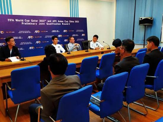 韩国主教练本托赛前举行记者招待会图片来自AP