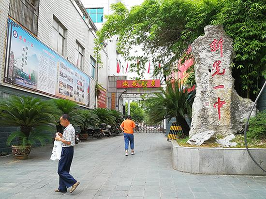  邓世平生前供职的湖南省新晃县一中。 澎湃新闻记者 朱远祥 图