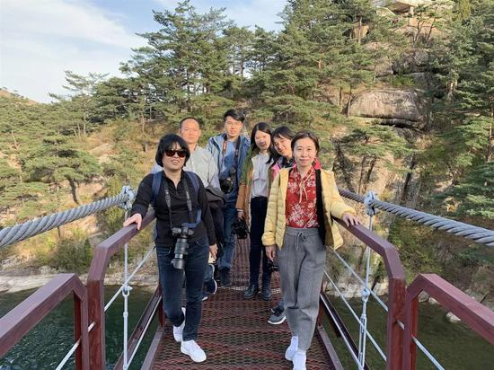 2019年4月，《中国新闻周刊》代表团探访金刚山旅游区。摄/ 汪许凯