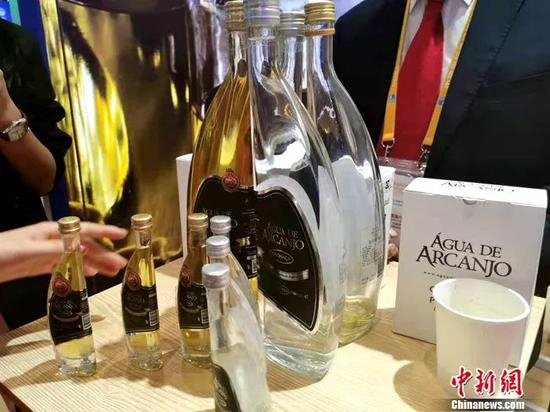  巴西的甘蔗酒。喝起来有点辣。中新网记者 李金磊 摄