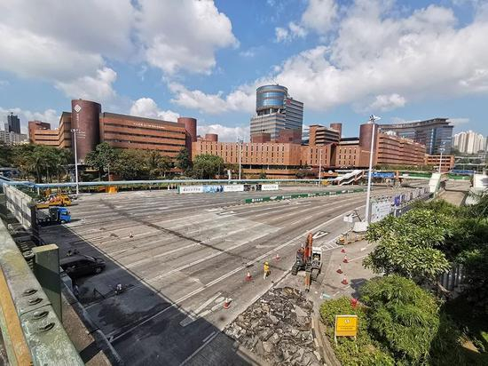  红磡海底隧道入口处的砖头等障碍物已清除。