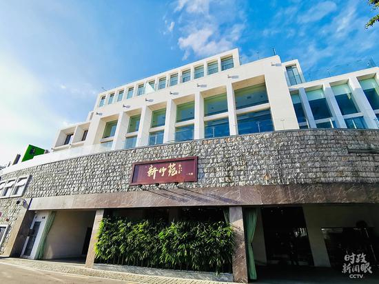  △习近平在这里会见崔世安。（央视记者杨立峰拍摄）