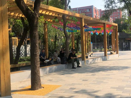 2019年9月6日，劲松一、二区的“一街两园”示范区完成改造，成为劲松老旧小区综合整治项目的先行试点区。赵莹莹&nbsp;摄