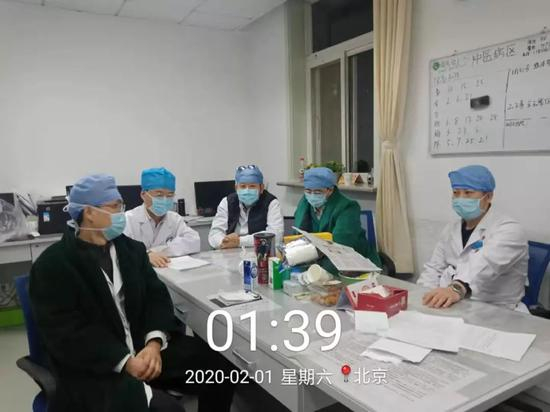 凌晨一点的办公室