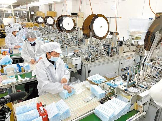 　台湾桃园市某口罩工厂生产线（图源：中时电子报）