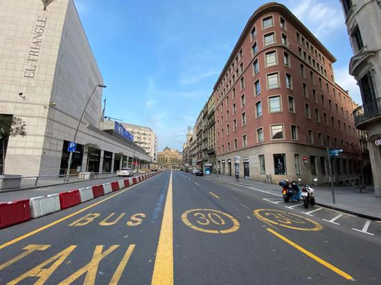 封国期间，往常热闹的商业街静悄悄。/受访者供图