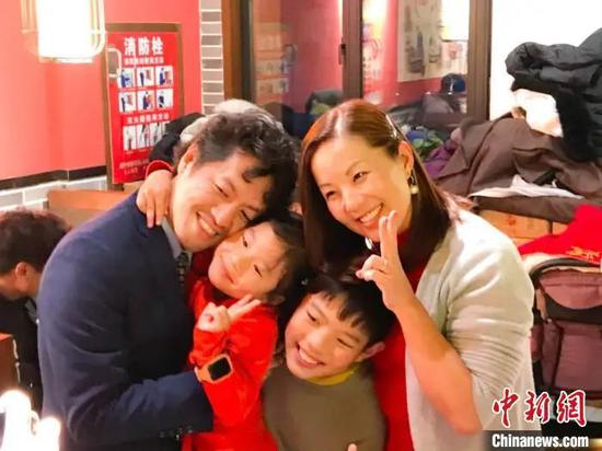  竹内亮希望一家四口能够继续在南京工作、学习和生活。被采访人供图