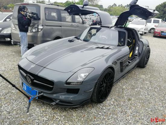 ↑傅某的改装车。