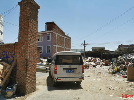 △耿父家附近的废品回收站