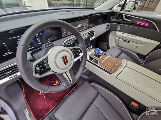 △红旗E-HS9（总台央视记者邢彬、黄京辉拍摄）