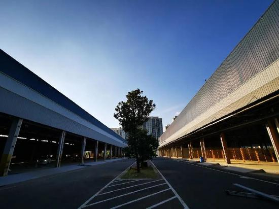 图为投资10亿元的农副产品冷链物流一级批发市场河马集市 记者 李金红摄
