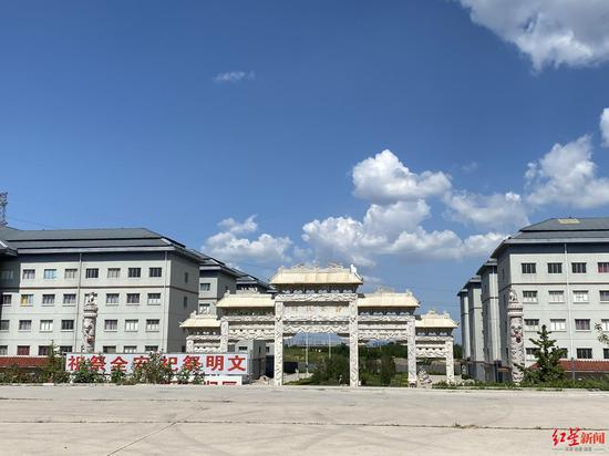  静安陵园大门