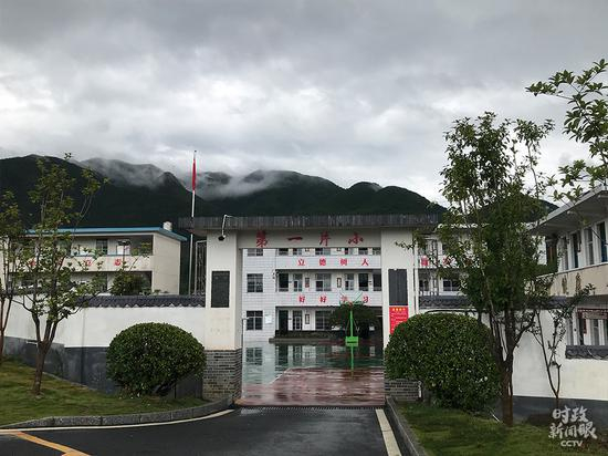 △学校始建于1945年，现有学生142人，学前班、一到四年级各1个班。（总台央视记者石伟明拍摄）