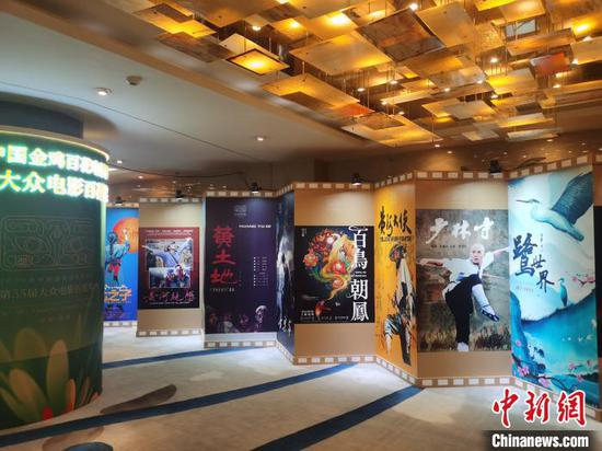 电影海报墙。 刘鹏 摄