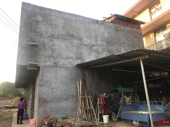 　　▲“小马云”家的两层楼房。