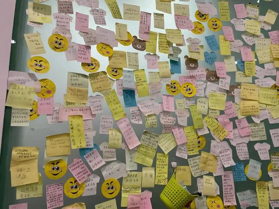 　一整墙的留言都有故事