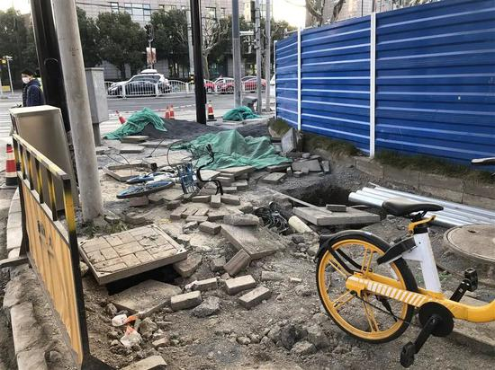 “拉链马路”现象被舆论关注多年