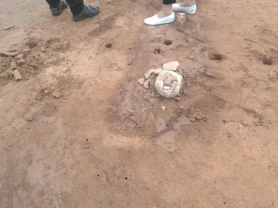  扎杆留下的小洞