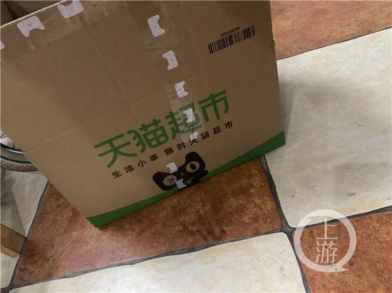 ▲许多超市用纸箱替代塑料袋