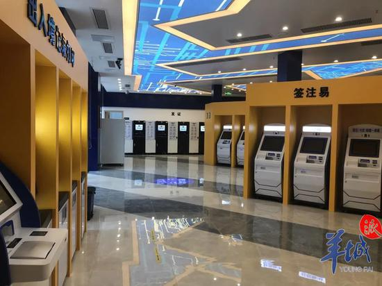 24小时出入境证件自助办理区