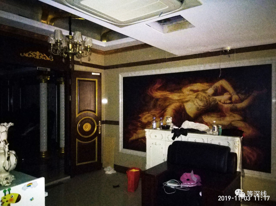 6楼出电梯后的“接待厅”。该接待厅的最大特色是，正对电梯出口的墙面上，挂有一幅巨幅半裸美女。&nbsp; &nbsp;《等深线》记者&nbsp;程维 摄